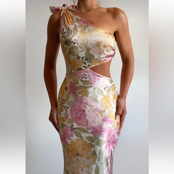 Showpo One-Shoulder Floral Dress - Picture 4 of 6